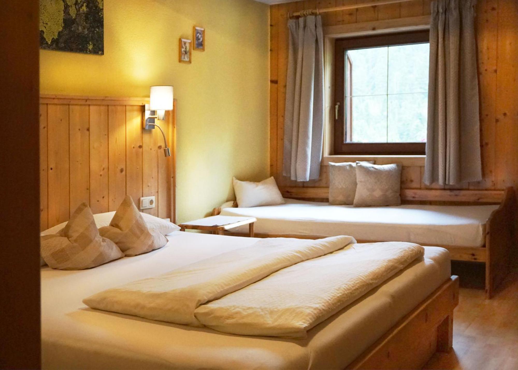 Der Ortnerhof - Hotel & Reiterhof Prägraten Szoba fotó